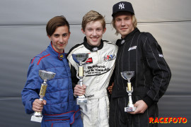 Pallen i Formula Basic Race 1. Fr v: Oliver Andersen, Theodor Olsen och Dennis Moen.